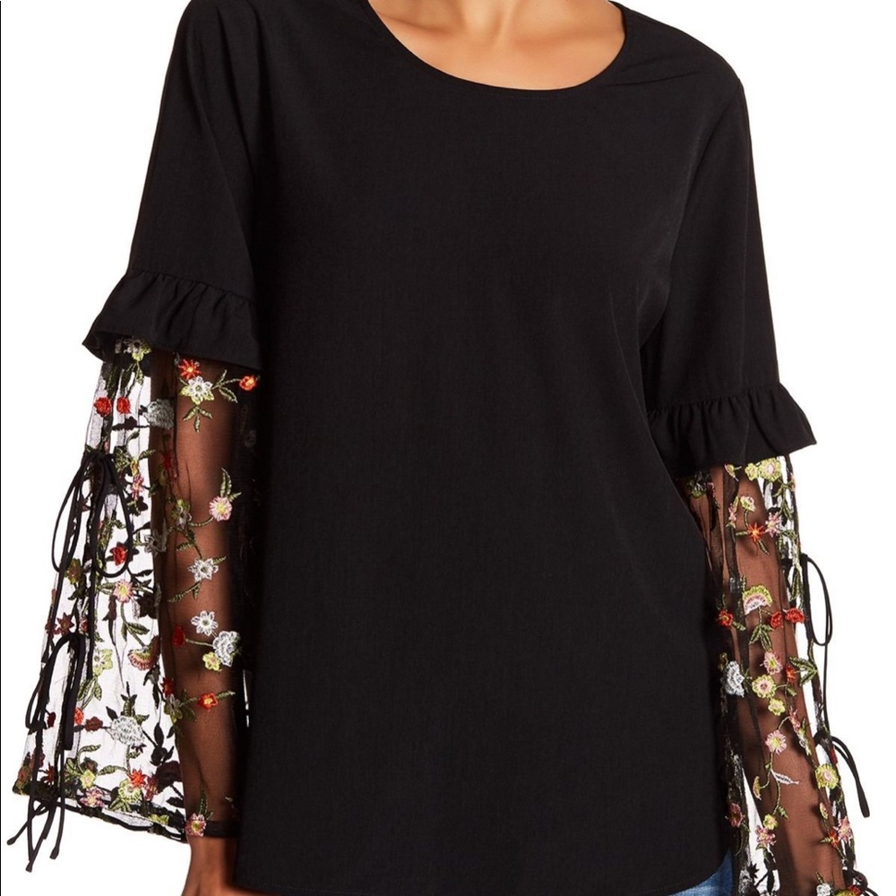 Pleoine Mesh Sleeve Blouse